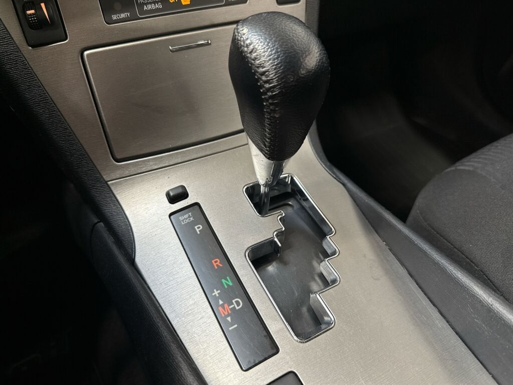 Toyota Avensis 2010 Vihreä