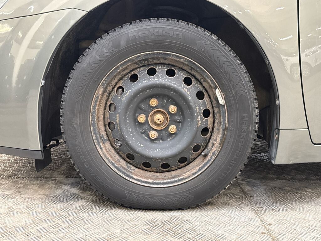 Toyota Avensis 2010 Vihreä