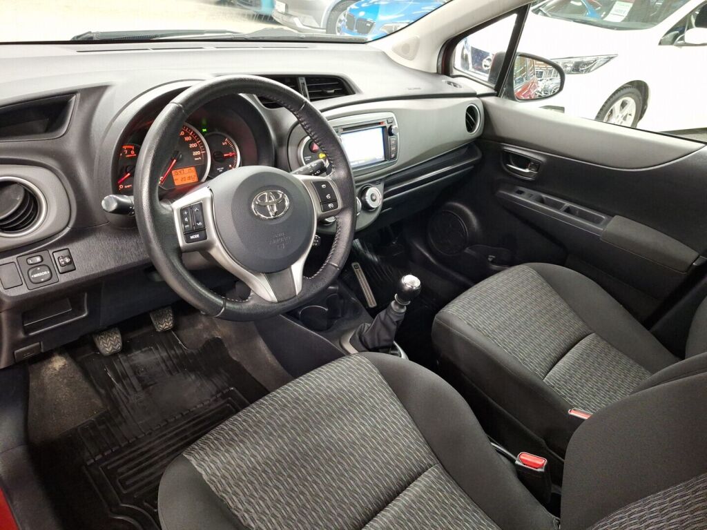 Toyota Yaris 2014 Punainen