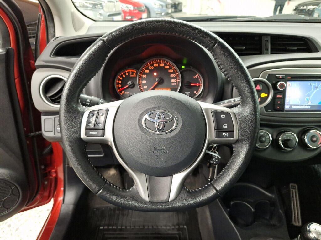 Toyota Yaris 2014 Punainen