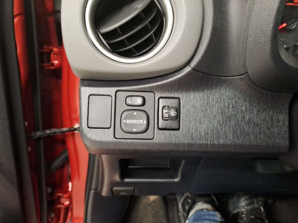 Toyota Yaris 2014 Punainen