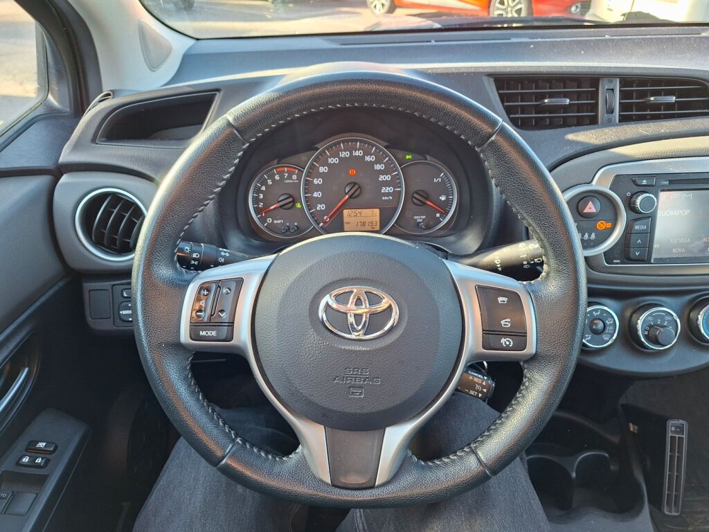 Toyota Yaris 2014 Harmaa