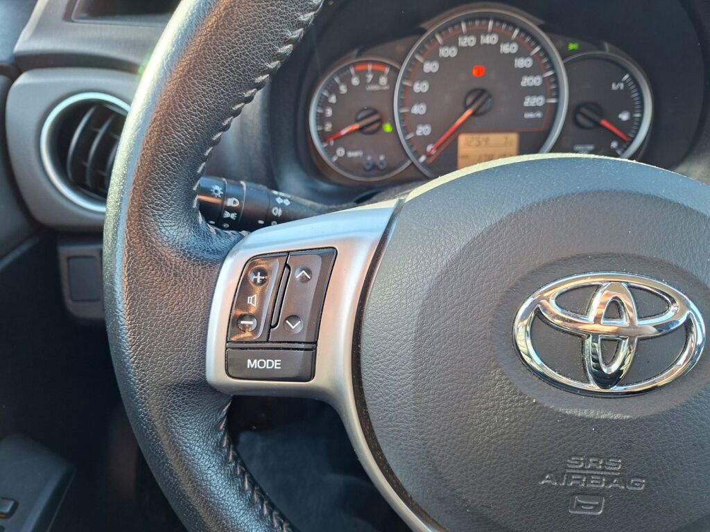 Toyota Yaris 2014 Harmaa