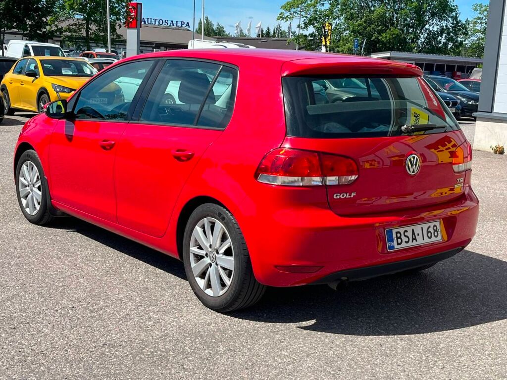 Volkswagen Golf 2012 Punainen