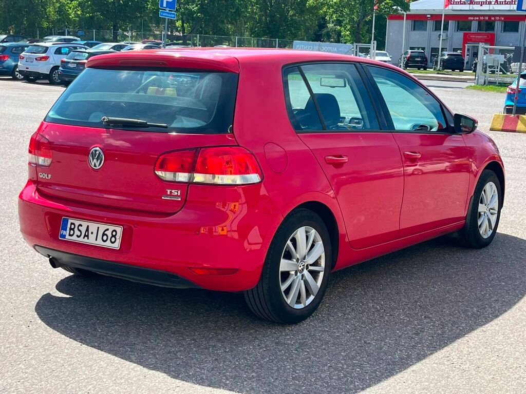 Volkswagen Golf 2012 Punainen