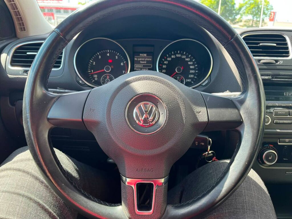 Volkswagen Golf 2012 Punainen