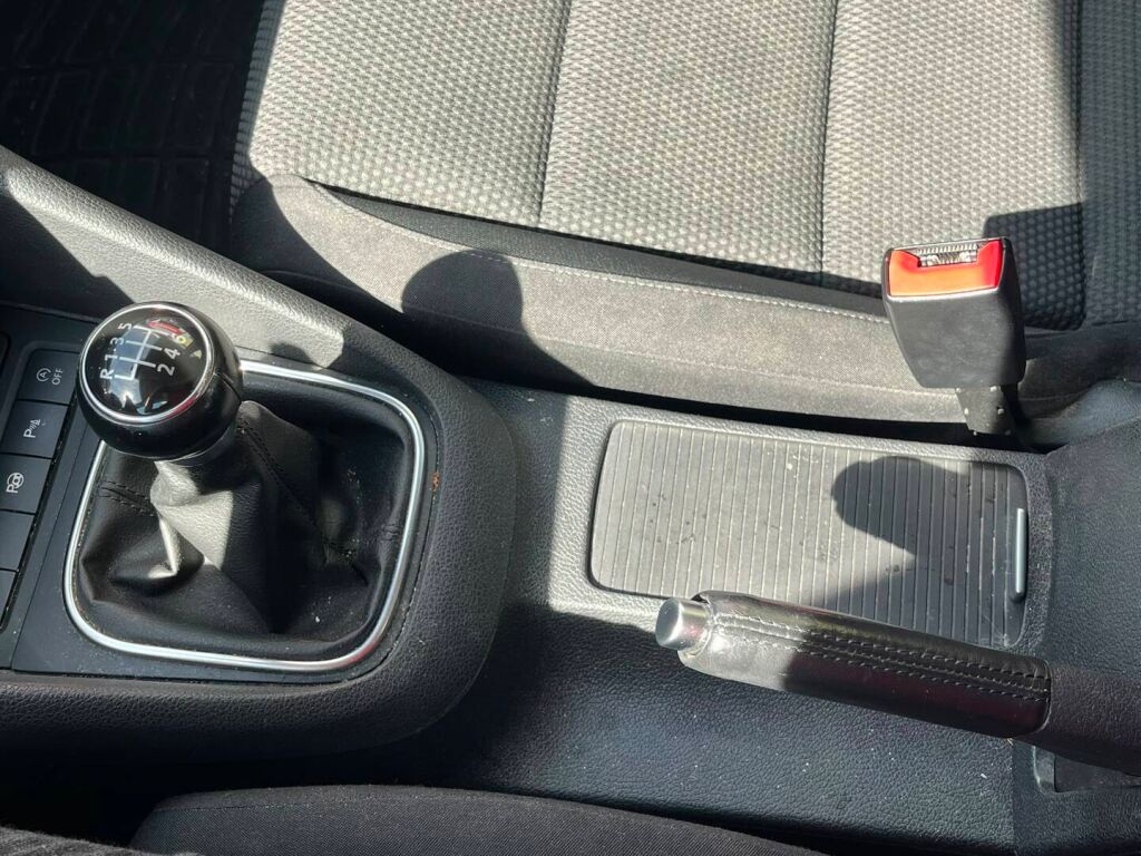 Volkswagen Golf 2012 Punainen