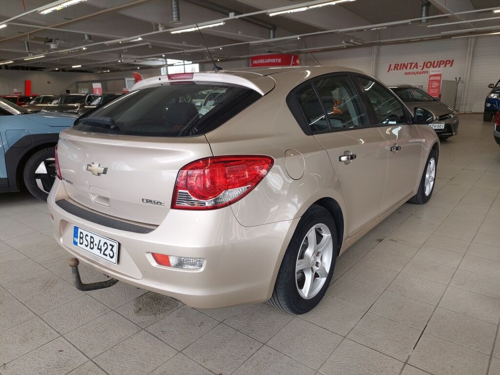 Chevrolet Cruze 2012 Ruskea (beige)