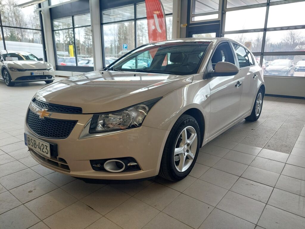 Chevrolet Cruze 2012 Ruskea (beige)