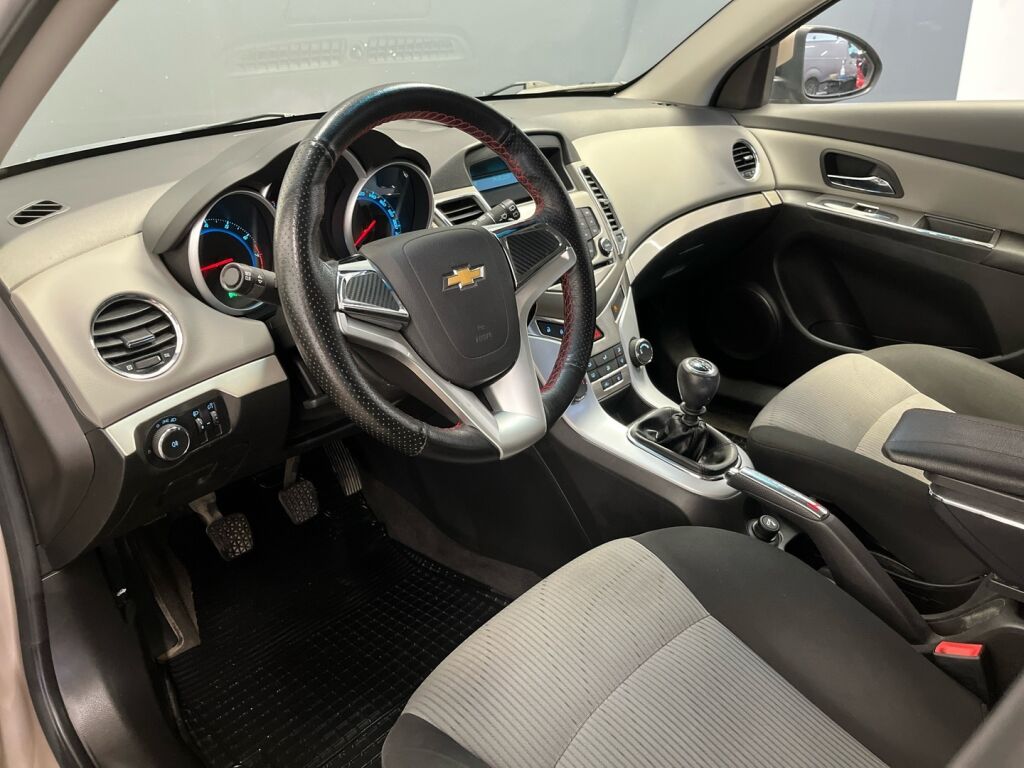Chevrolet Cruze 2012 Ruskea (beige)