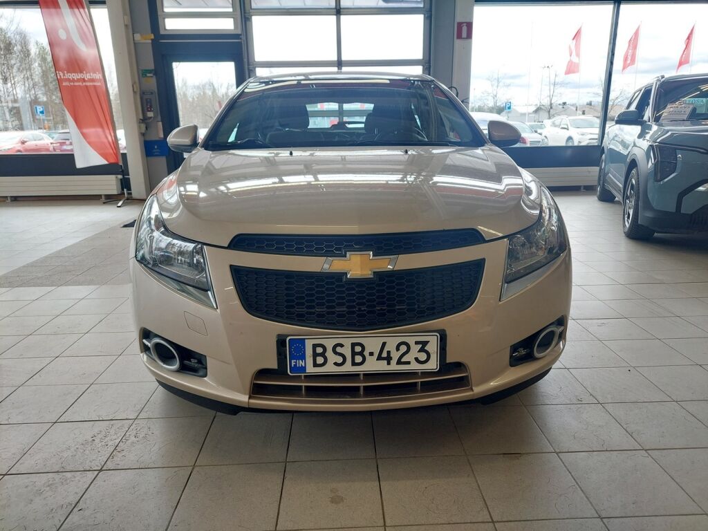 Chevrolet Cruze 2012 Ruskea (beige)