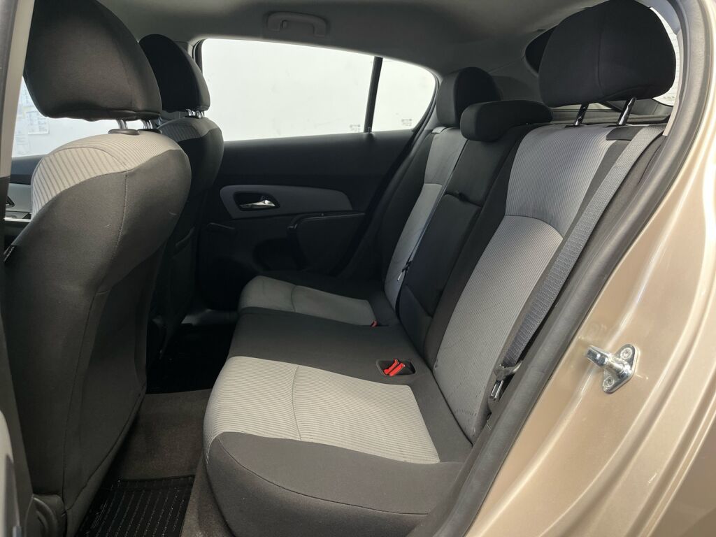 Chevrolet Cruze 2012 Ruskea (beige)