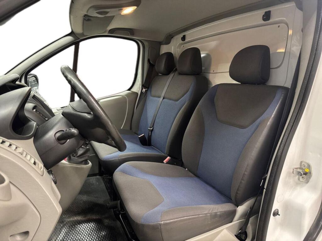 Renault Trafic 2012 Valkoinen