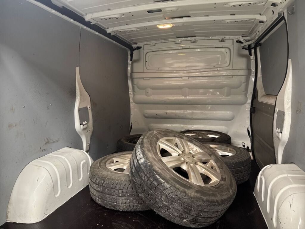 Renault Trafic 2012 Valkoinen