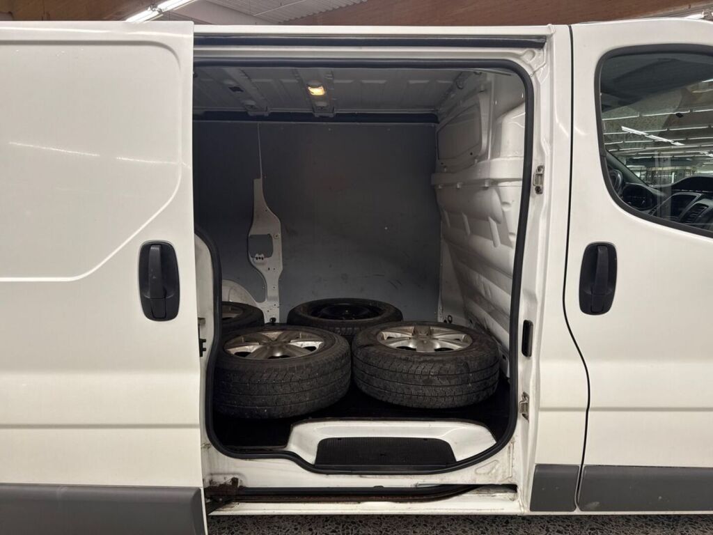 Renault Trafic 2012 Valkoinen