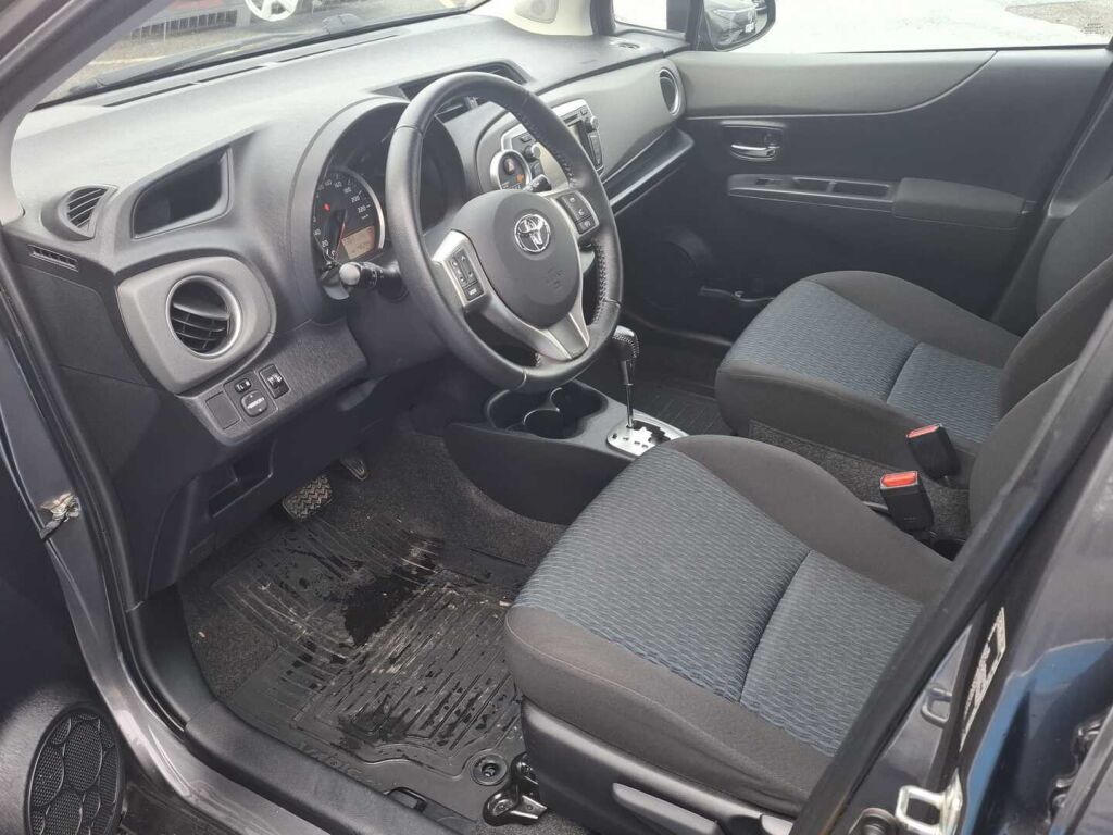 Toyota Yaris 2012 Harmaa