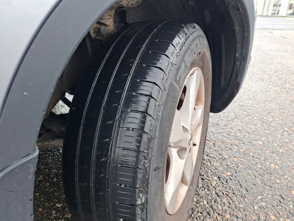 Nissan Qashqai 2012 Harmaa