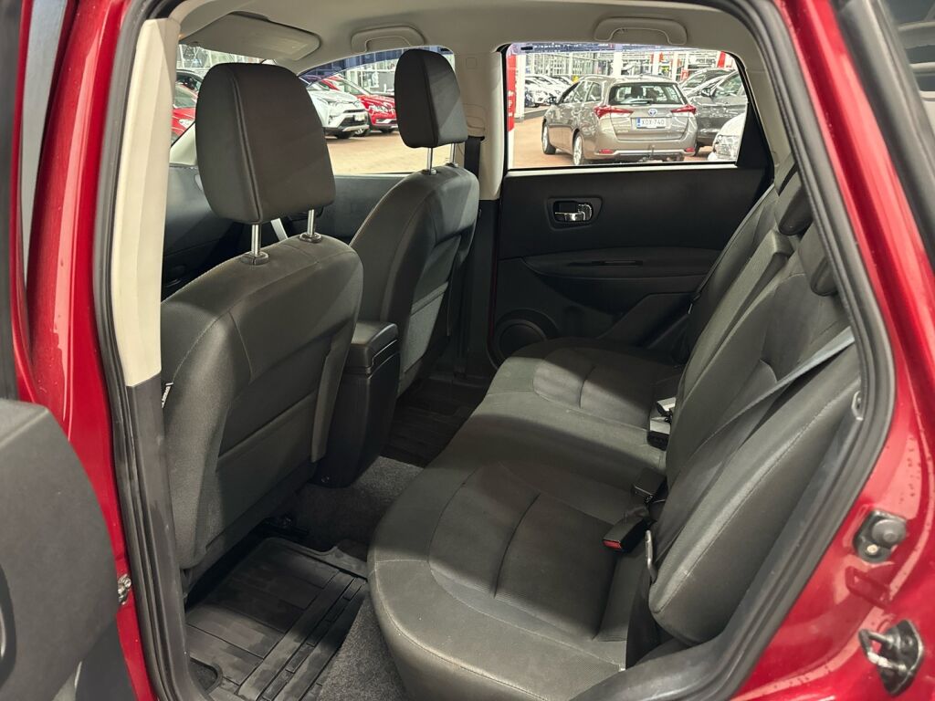 Nissan Qashqai 2013 Punainen