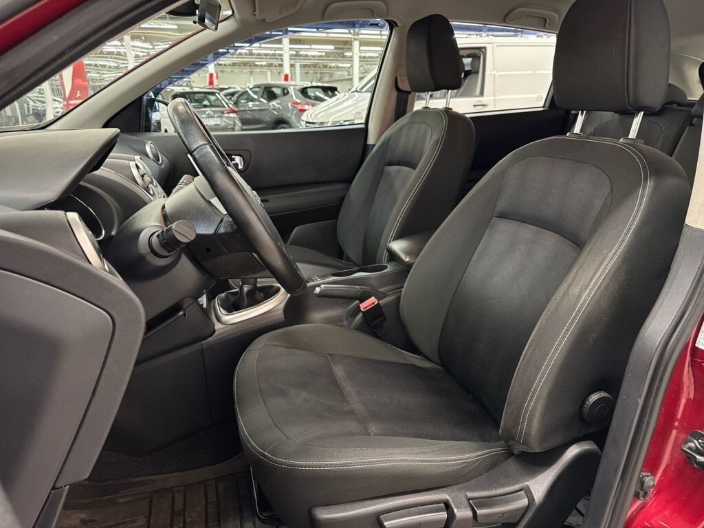 Nissan Qashqai 2013 Punainen