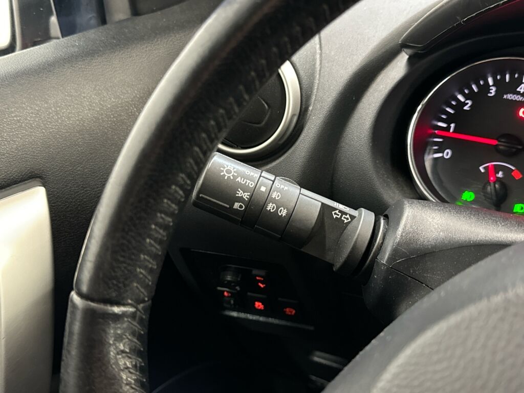 Nissan Qashqai 2013 Punainen