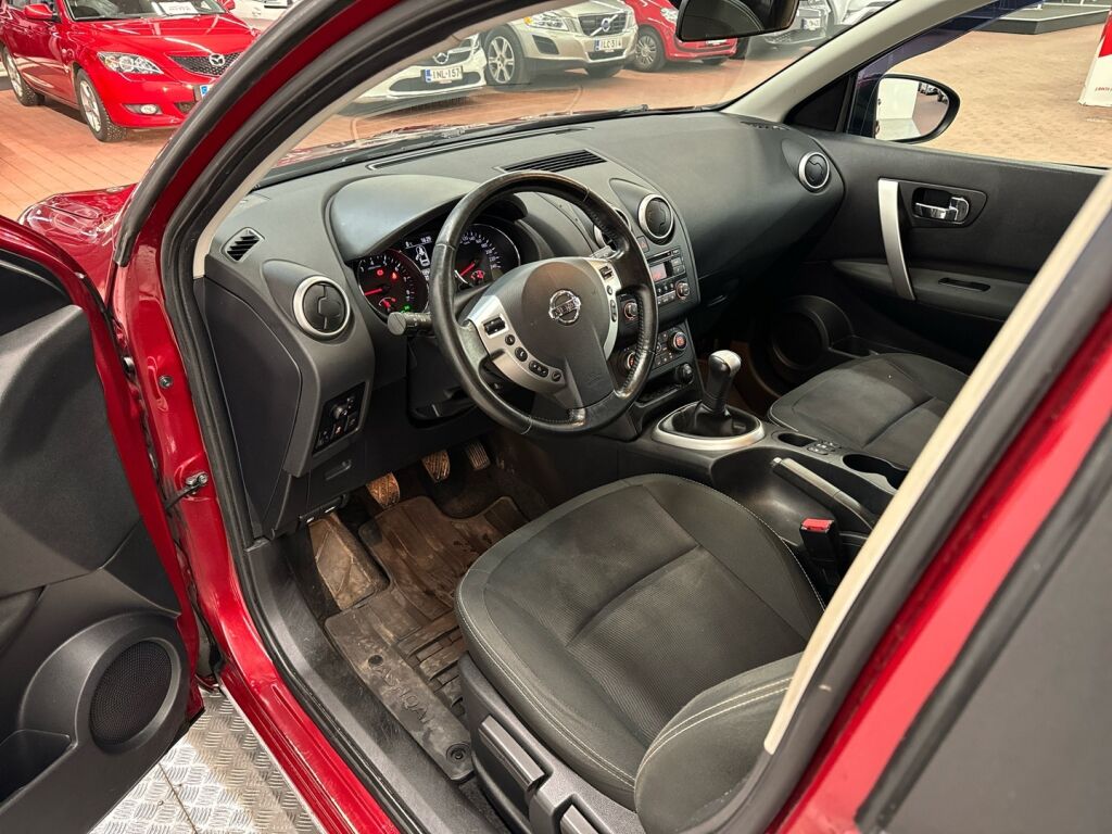 Nissan Qashqai 2013 Punainen
