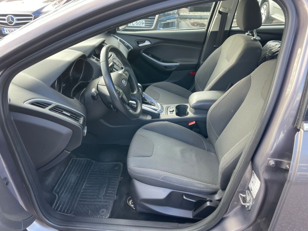 Ford Focus 2012 Ruskea (beige)