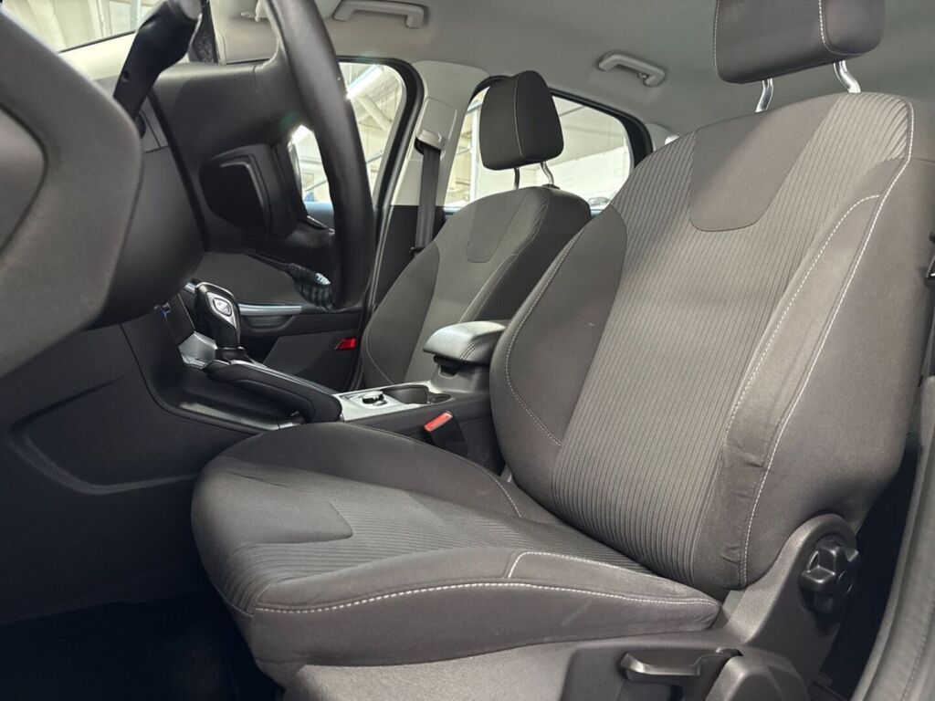 Ford Focus 2012 Ruskea (beige)