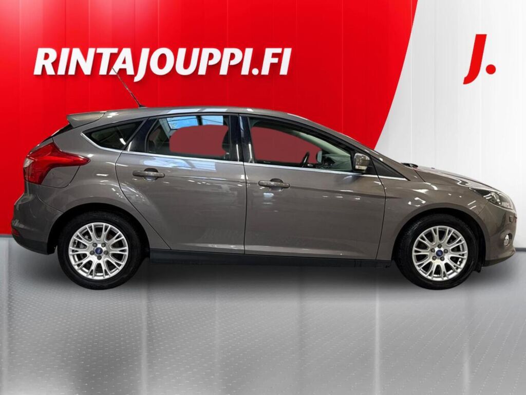 Ford Focus 2012 Ruskea (beige)