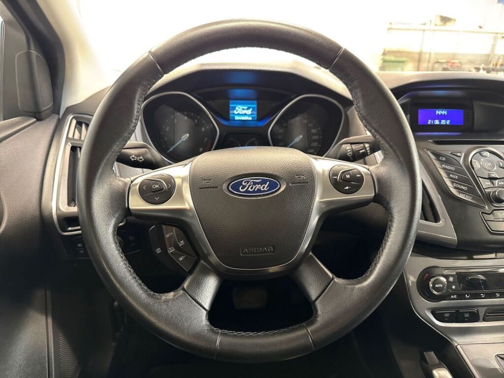 Ford Focus 2012 Ruskea (beige)