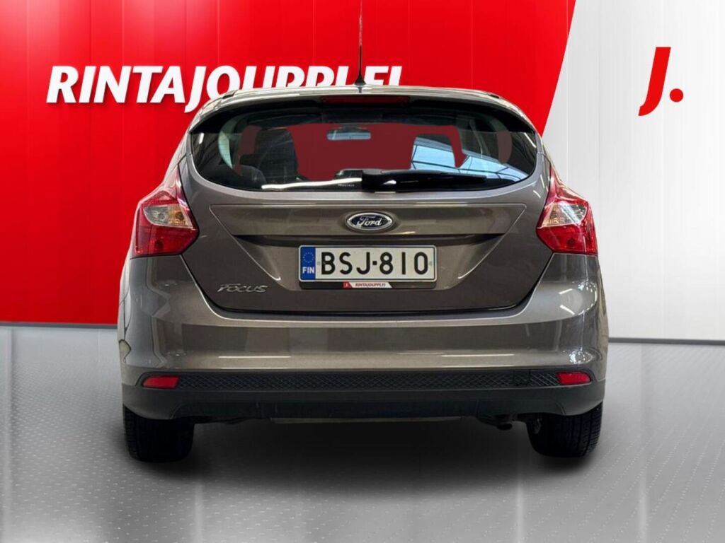 Ford Focus 2012 Ruskea (beige)