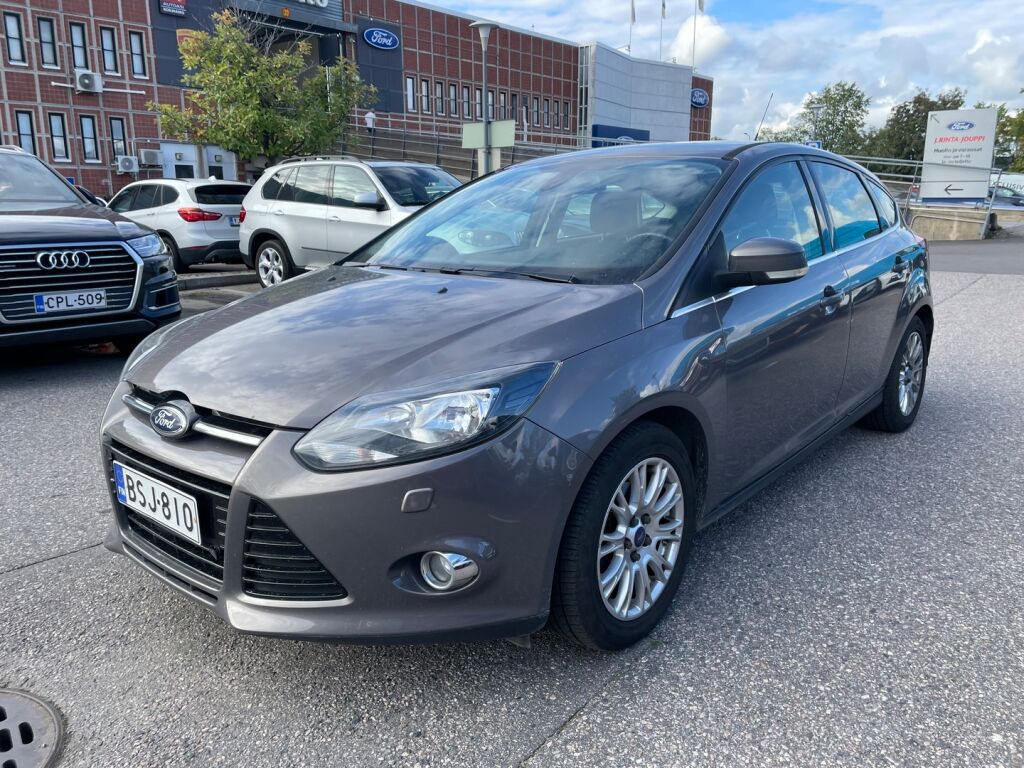 Ford Focus 2012 Ruskea (beige)
