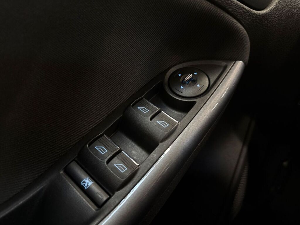 Ford Focus 2012 Ruskea (beige)