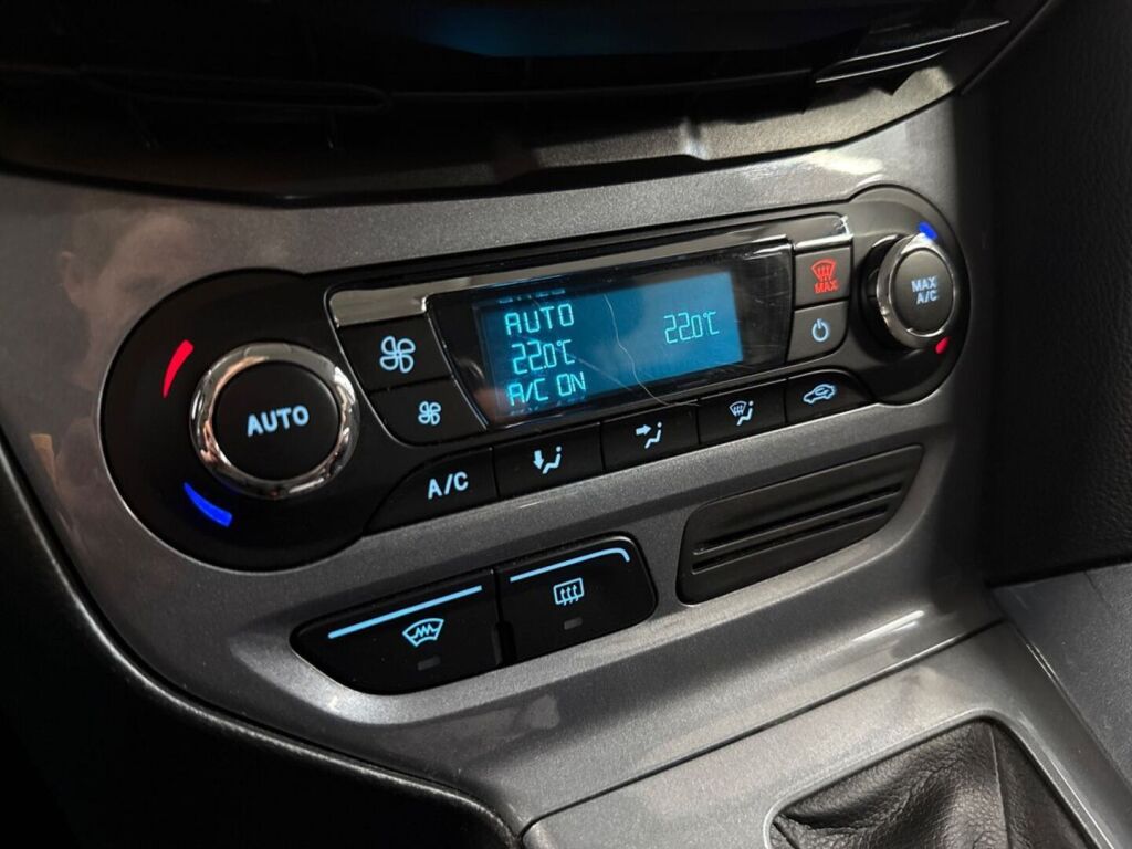 Ford Focus 2012 Ruskea (beige)