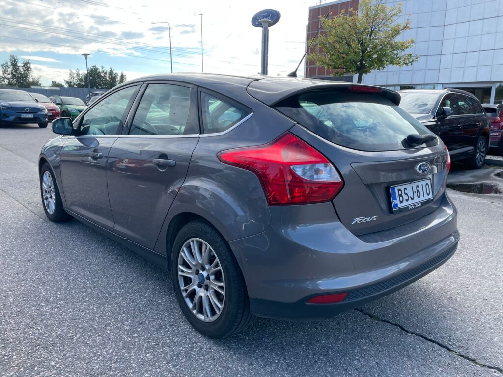 Ford Focus 2012 Ruskea (beige)