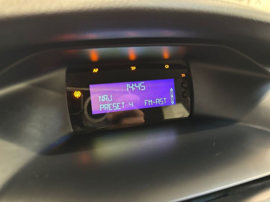 Ford Focus 2012 Ruskea (beige)