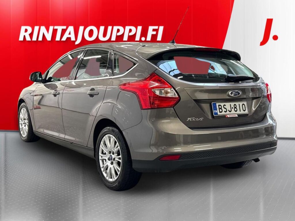 Ford Focus 2012 Ruskea (beige)