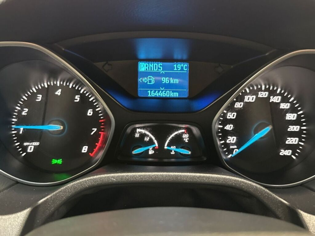 Ford Focus 2012 Ruskea (beige)