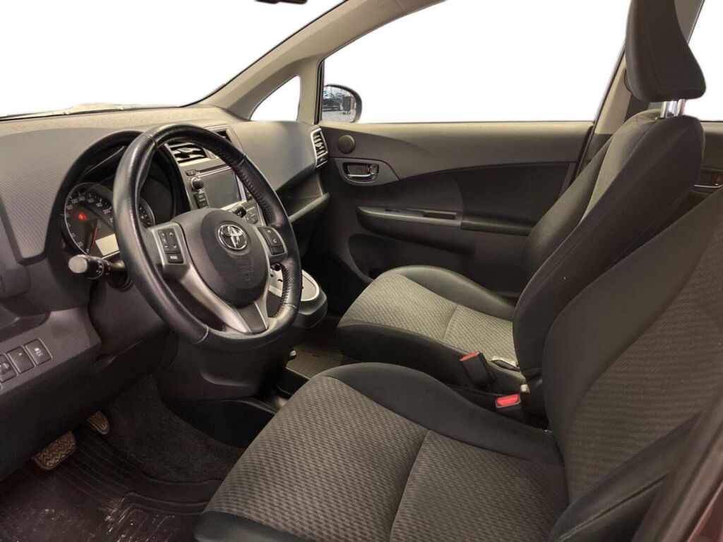 Toyota Verso-S 2012 Violetti