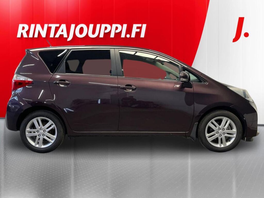 Toyota Verso-S 2012 Violetti