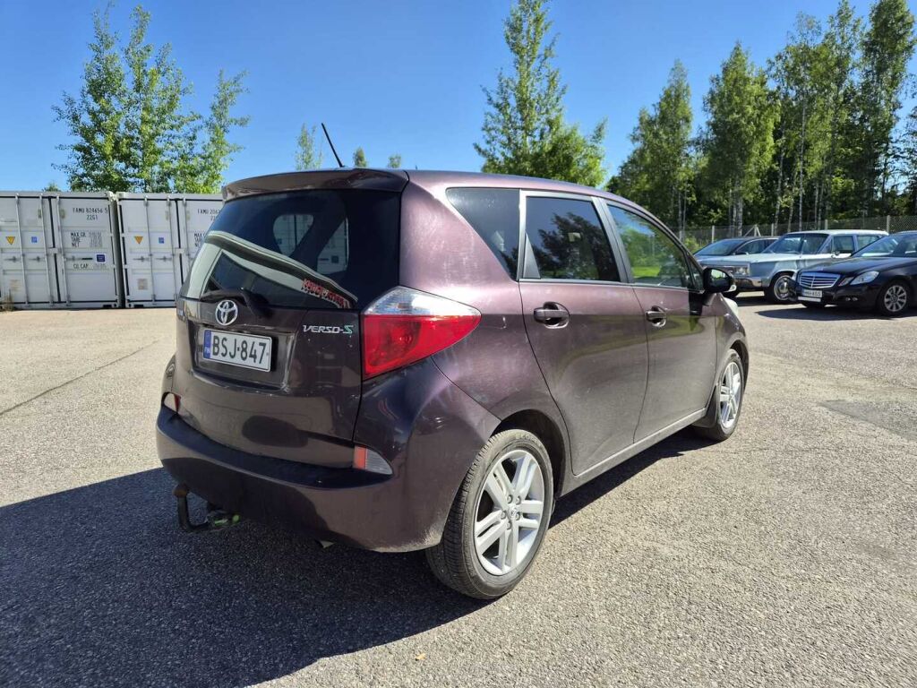 Toyota Verso-S 2012 Violetti