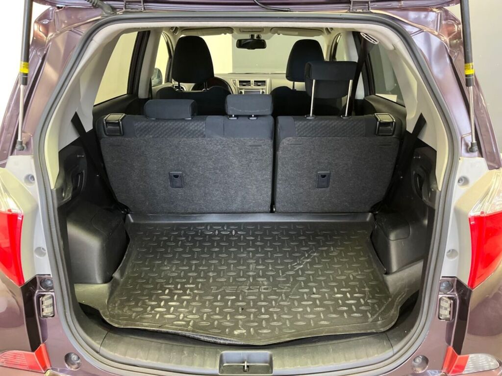 Toyota Verso-S 2012 Violetti