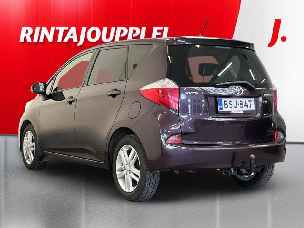 Toyota Verso-S 2012 Violetti