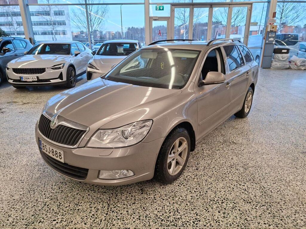 Skoda Octavia 2012 Ruskea (beige)