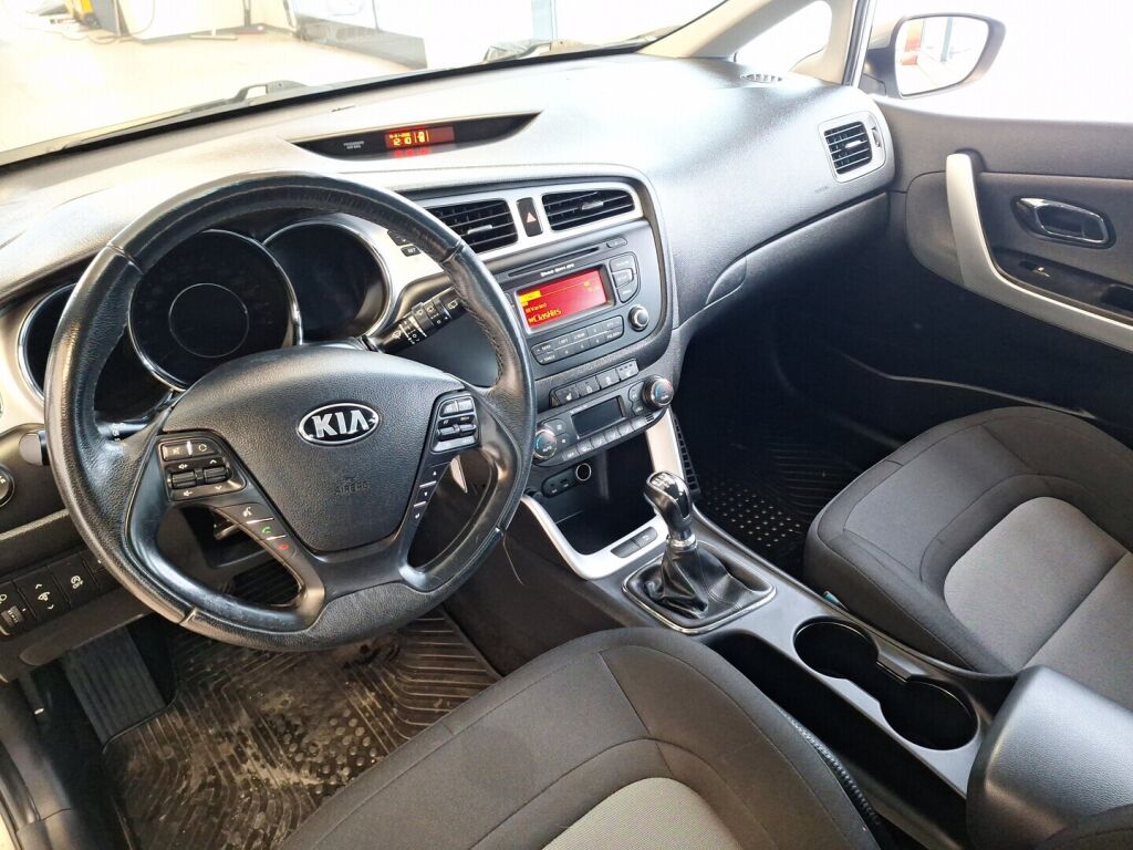 Kia Ceed 2015 Hopea