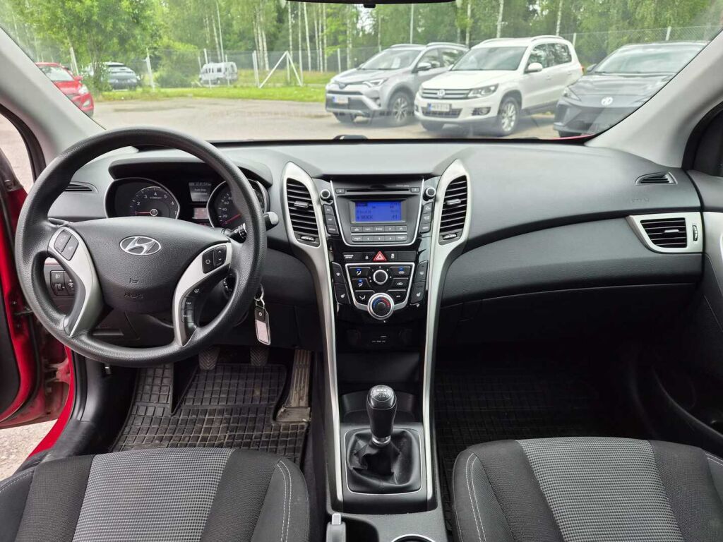 Hyundai i30 Wagon 2015 Punainen