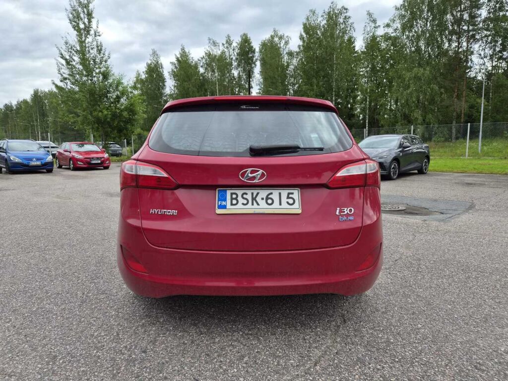 Hyundai i30 Wagon 2015 Punainen