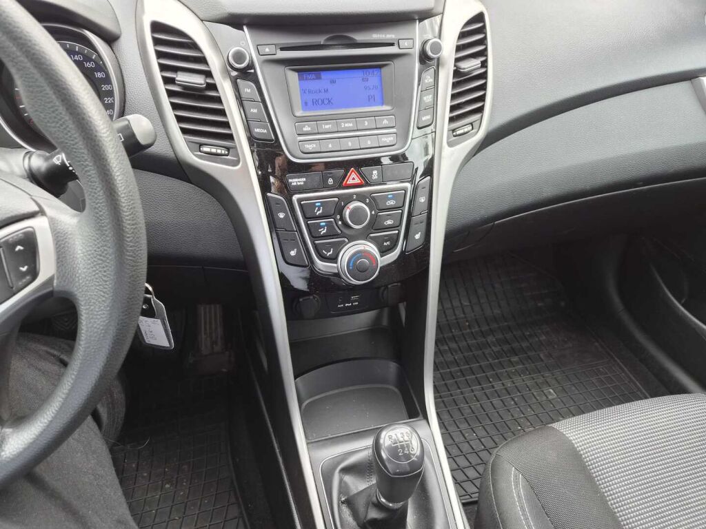 Hyundai i30 Wagon 2015 Punainen