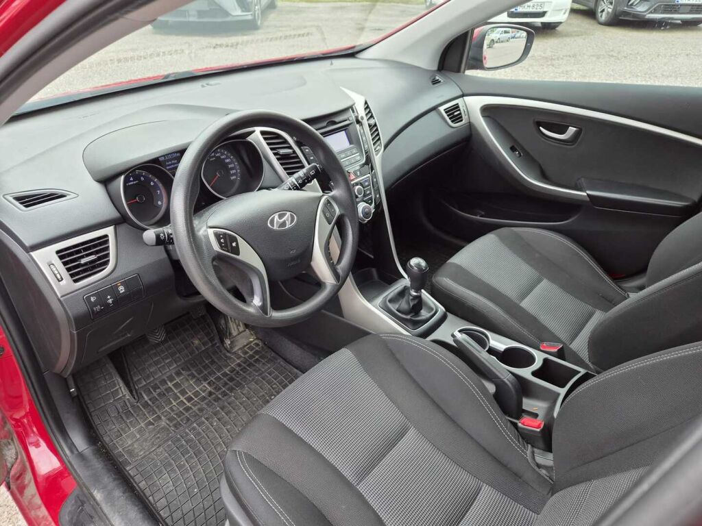 Hyundai i30 Wagon 2015 Punainen