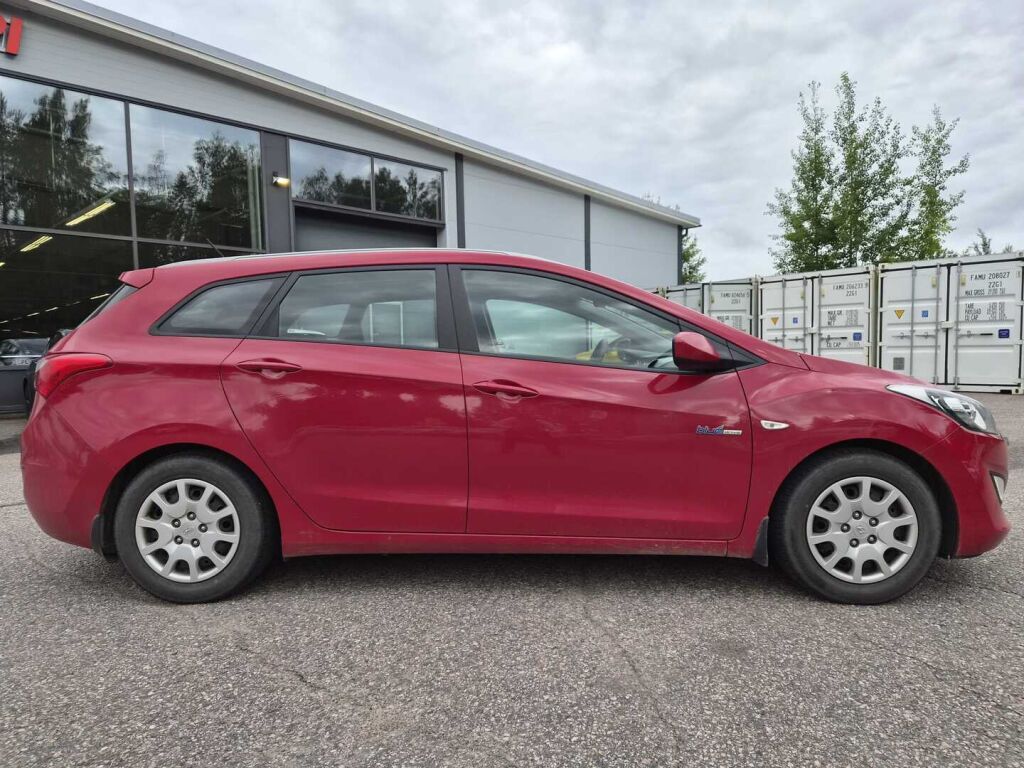 Hyundai i30 Wagon 2015 Punainen
