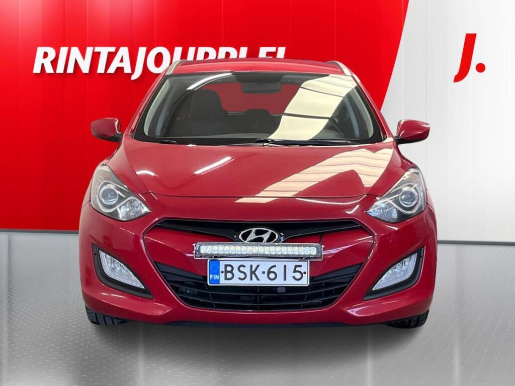 Hyundai i30 Wagon 2015 Punainen